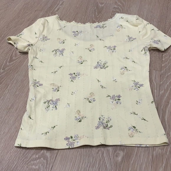 SO Junior’s Cropped Floral T-shirt - Picture 3 of 4